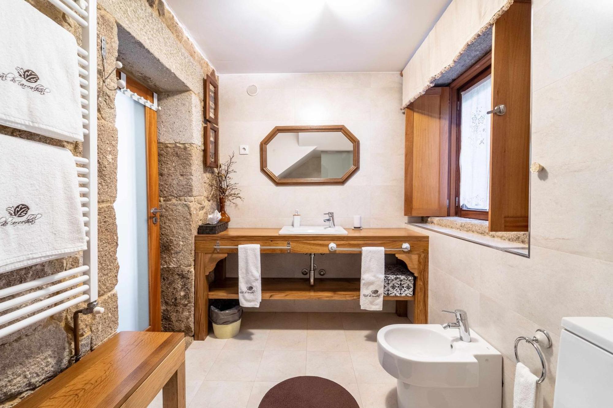 Casas Casal Do Carvalhal - Agroturismo Amares Exterior photo